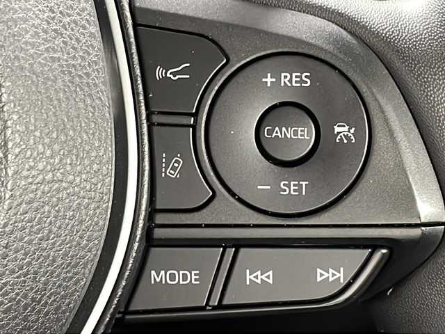 トヨタ ＲＡＶ４ アドベンチャー 広島県 2023(令5)年 1.6万km アティチュードブラックマイカ 禁煙車/純正１０．５型ディスプレイオーディオ/バックカメラ/温／冷シート/デジタルインナーミラー/電動リアゲート/ブラインドスポットモニター/パワーシート/レーダークルーズコントロール/ホールド機能付電動パーキングブレーキ/ＥＴＣ２．０/ドラレコ/MTモード付ATシフト/ルーフレール/衝突被害軽減システム/ステアリングヒーター/LEDヘッドライト/フォグランプ/純正19インチアルミホイール(235/55/R19)/エアバッグ(運転席/助手席/サイド/カーテン)