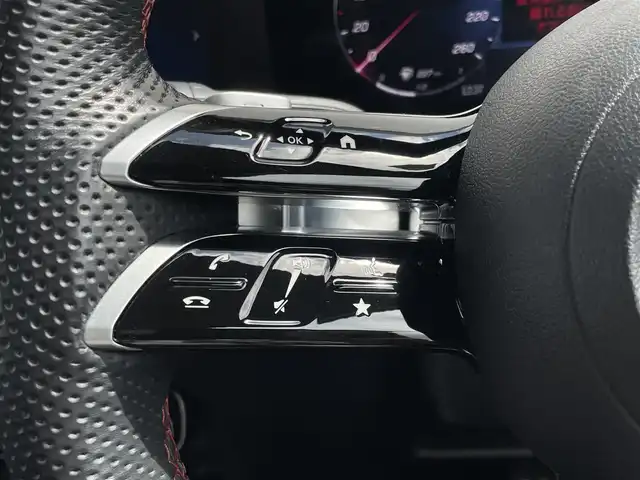 メルセデス・ベンツ Ｍ・ベンツ ＧＬＢ２００ｄ 4マチック AMGライン 東京都 2024(令6)年 2万km ポーラホワイト 純正オプション前後ドラレコ/純正ナビ /フルセグTV/360°カメラ/ACC/BSM/レーンキープアシスト/ハーフレザーシート/シートヒーター/ワイヤレス充電/スマートキー/プッシュスタート/パークトロニック/アンビエントライト/レーダーセーフティパッケージ/アイドリングストップ