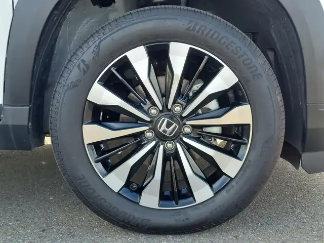 ホンダ ＷＲ－Ｖ Z 東京都 2024(令6)年 0.7万km パール 純正ナビ/バックカメラ/衝突軽減ブレーキ/アダプティブクルーズコントロール/路外逸脱抑制機能/純正17インチアルミホイール/フルセグTV/LEDヘッドライト/ハーフレザーシート/プッシュスタート/スマートキー/電動格納ミラー/ETC