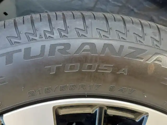 ホンダ ＷＲ－Ｖ Z 東京都 2024(令6)年 0.7万km パール 純正ナビ/バックカメラ/衝突軽減ブレーキ/アダプティブクルーズコントロール/路外逸脱抑制機能/純正17インチアルミホイール/フルセグTV/LEDヘッドライト/ハーフレザーシート/プッシュスタート/スマートキー/電動格納ミラー/ETC