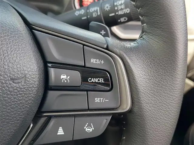 ホンダ ＷＲ－Ｖ Z 東京都 2024(令6)年 0.7万km パール 純正ナビ/バックカメラ/衝突軽減ブレーキ/アダプティブクルーズコントロール/路外逸脱抑制機能/純正17インチアルミホイール/フルセグTV/LEDヘッドライト/ハーフレザーシート/プッシュスタート/スマートキー/電動格納ミラー/ETC