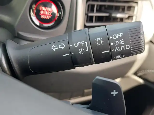 ホンダ ＷＲ－Ｖ Z 東京都 2024(令6)年 0.7万km パール 純正ナビ/バックカメラ/衝突軽減ブレーキ/アダプティブクルーズコントロール/路外逸脱抑制機能/純正17インチアルミホイール/フルセグTV/LEDヘッドライト/ハーフレザーシート/プッシュスタート/スマートキー/電動格納ミラー/ETC