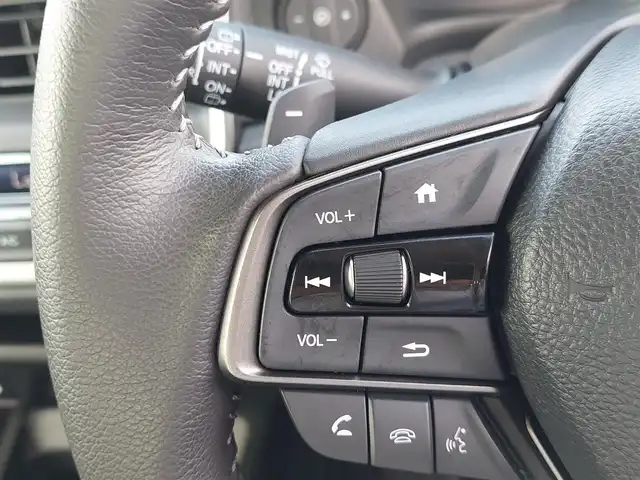ホンダ ＷＲ－Ｖ Z 東京都 2024(令6)年 0.7万km パール 純正ナビ/バックカメラ/衝突軽減ブレーキ/アダプティブクルーズコントロール/路外逸脱抑制機能/純正17インチアルミホイール/フルセグTV/LEDヘッドライト/ハーフレザーシート/プッシュスタート/スマートキー/電動格納ミラー/ETC
