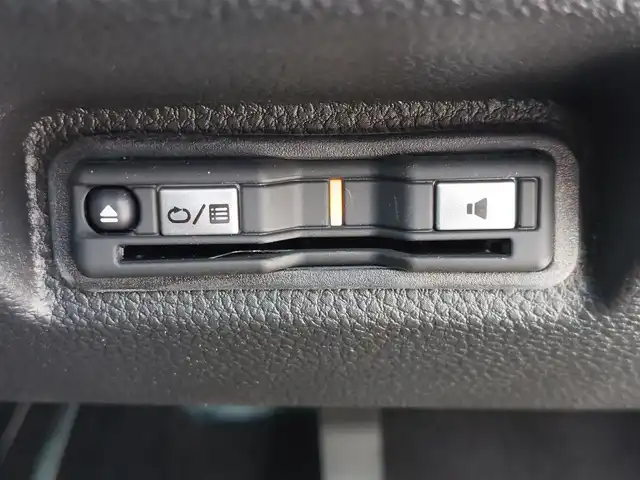 ホンダ ＷＲ－Ｖ Z 東京都 2024(令6)年 0.7万km パール 純正ナビ/バックカメラ/衝突軽減ブレーキ/アダプティブクルーズコントロール/路外逸脱抑制機能/純正17インチアルミホイール/フルセグTV/LEDヘッドライト/ハーフレザーシート/プッシュスタート/スマートキー/電動格納ミラー/ETC