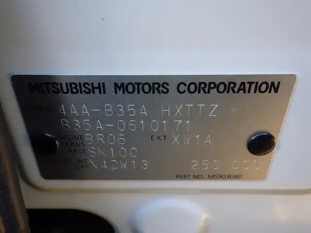 三菱 デリカミニ T プレミアム 千葉県 2025(令7)年 0.1千km アメジストブラック/シルキーホワイト T　PREMIUM　9型ディスプレイオーディオ（121/330）　サイドデカール（33440）/e-Assist/・衝突被害軽減ブレーキシステム（FCM）/・車線逸脱警報システム（LDW）/・誤発進抑制機能（前進＆後退時）（UMS）/・レーダークルーズコントロールシステム（ACC）/・オートマチックハイビーム[AHB]/マイパイロット/ハンズフリー両側パワースライドドア/ディスプレイオーディオ/【Bluetooth接続】/【Apple CarPlay　Android Auto対応】/マルチアラウンドモニター/デジタルインナーミラー/ステアリングヒーター/ステアリングスイッチ/革巻きステアリング/パドルシフト/LEDヘッドライト/フォグライト/ウインカーミラー/コーナーセンサー/純正15インチアルミホイル/サイド/カーテンエアバッグ/キーレスオペレーションシステム