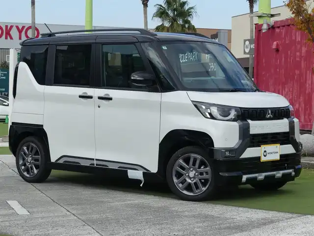 三菱 デリカミニ T プレミアム 千葉県 2025(令7)年 0.1千km アメジストブラック/シルキーホワイト T　PREMIUM　9型ディスプレイオーディオ（121/330）　サイドデカール（33440）/e-Assist/・衝突被害軽減ブレーキシステム（FCM）/・車線逸脱警報システム（LDW）/・誤発進抑制機能（前進＆後退時）（UMS）/・レーダークルーズコントロールシステム（ACC）/・オートマチックハイビーム[AHB]/マイパイロット/ハンズフリー両側パワースライドドア/ディスプレイオーディオ/【Bluetooth接続】/【Apple CarPlay　Android Auto対応】/マルチアラウンドモニター/デジタルインナーミラー/ステアリングヒーター/ステアリングスイッチ/革巻きステアリング/パドルシフト/LEDヘッドライト/フォグライト/ウインカーミラー/コーナーセンサー/純正15インチアルミホイル/サイド/カーテンエアバッグ/キーレスオペレーションシステム