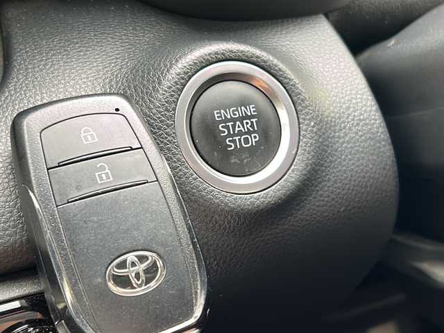 トヨタ ヤリス G 埼玉県 2020(令2)年 1.5万km シアンM 純正ナビ　/(USB/FM/AM/Bluetooth)/バックカメラ　/ドラレコ(F/R)/ワンオーナー　/ETC　/ドアバイザー　/TRC　/オートライト　/オートハイビーム　/ステアリングスイッチ　/電格ミラー　/純正フロア/ライトレベライザー/クルコン追従　/プッシュスタート　/ISOFIX /BSM/プッシュスタート/レーンキープアシスト/LEDライト/イモビライザー/スマートキー/スペアキー