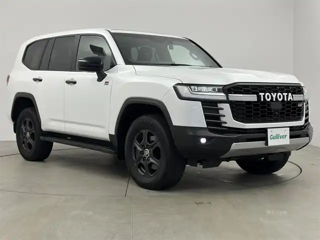 トヨタ ランドクルーザー GRスポーツ 愛知県 2024(令6)年 2.8万km プレシャスホワイトパール ワンオーナー　/サンルーフ/トヨタセーフティーセンス/12.3型ディスプレイナビ/JBLサウンド/・フルセグTV/・Bluetooth/・Applecarplay/・androidauto/レーダークルーズコントロール/前後ドライブレコーダー/全方位カメラ/ブラインドスポットモニター/全席シートヒーター/全席エアシート/パワーシート/赤黒レザーシート/パワーバックドア/クリアランスソナー/LEDヘッドライト/ディライト/電子パーキングシステム