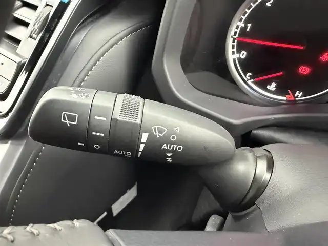 トヨタ ランドクルーザー GRスポーツ 愛知県 2024(令6)年 2.8万km プレシャスホワイトパール ワンオーナー　/サンルーフ/トヨタセーフティーセンス/12.3型ディスプレイナビ/JBLサウンド/・フルセグTV/・Bluetooth/・Applecarplay/・androidauto/レーダークルーズコントロール/前後ドライブレコーダー/全方位カメラ/ブラインドスポットモニター/全席シートヒーター/全席エアシート/パワーシート/赤黒レザーシート/パワーバックドア/クリアランスソナー/LEDヘッドライト/ディライト/電子パーキングシステム