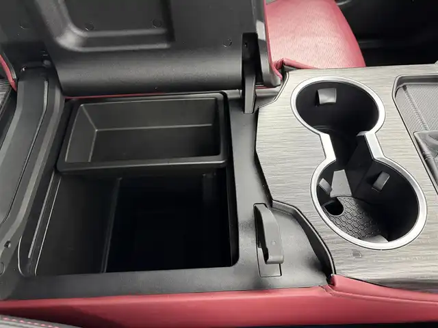 トヨタ ランドクルーザー GRスポーツ 愛知県 2024(令6)年 2.8万km プレシャスホワイトパール ワンオーナー　/サンルーフ/トヨタセーフティーセンス/12.3型ディスプレイナビ/JBLサウンド/・フルセグTV/・Bluetooth/・Applecarplay/・androidauto/レーダークルーズコントロール/前後ドライブレコーダー/全方位カメラ/ブラインドスポットモニター/全席シートヒーター/全席エアシート/パワーシート/赤黒レザーシート/パワーバックドア/クリアランスソナー/LEDヘッドライト/ディライト/電子パーキングシステム
