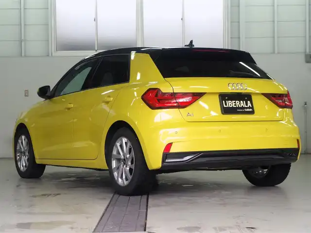 アウディ Ａ１ SB 25TFSI アドバンスド 兵庫県 2021(令3)年 5.7万km 黄Ⅱ コントラストルーフ/アシスタンスパッケージ/コンビニエンスパッケージ/ナビゲーションパッケージ/アウディサイドアシスト（BSM）/センターアームレスト/純正ナビ/バックカメラ/シートヒーター/Pセンサー/置くだけ充電/衝突軽減ブレーキ/レーンキープアシスト/Apple Car Play/アダプティブクルーズコントロール/純正前後ドライブレコーダー/ETC2.0 /オートマチックハイビーム/LEDヘッドライト/横滑り防止装置/盗難防止装置/スペアキー/夏タイヤ4本有/純正16インチAW/Bluetooth/純正フロアマット