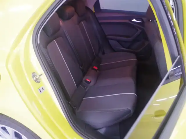 アウディ Ａ１ SB 25TFSI アドバンスド 兵庫県 2021(令3)年 5.7万km 黄Ⅱ コントラストルーフ/アシスタンスパッケージ/コンビニエンスパッケージ/ナビゲーションパッケージ/アウディサイドアシスト（BSM）/センターアームレスト/純正ナビ/バックカメラ/シートヒーター/Pセンサー/置くだけ充電/衝突軽減ブレーキ/レーンキープアシスト/Apple Car Play/アダプティブクルーズコントロール/純正前後ドライブレコーダー/ETC2.0 /オートマチックハイビーム/LEDヘッドライト/横滑り防止装置/盗難防止装置/スペアキー/夏タイヤ4本有/純正16インチAW/Bluetooth/純正フロアマット