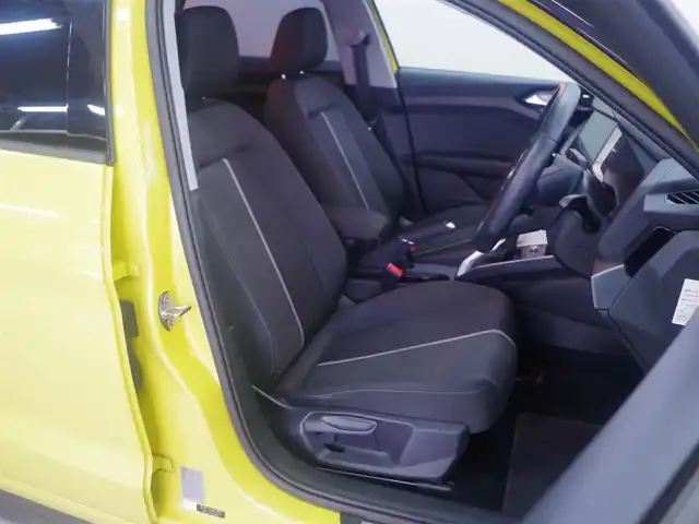 アウディ Ａ１ SB 25TFSI アドバンスド 兵庫県 2021(令3)年 5.7万km 黄Ⅱ コントラストルーフ/アシスタンスパッケージ/コンビニエンスパッケージ/ナビゲーションパッケージ/アウディサイドアシスト（BSM）/センターアームレスト/純正ナビ/バックカメラ/シートヒーター/Pセンサー/置くだけ充電/衝突軽減ブレーキ/レーンキープアシスト/Apple Car Play/アダプティブクルーズコントロール/純正前後ドライブレコーダー/ETC2.0 /オートマチックハイビーム/LEDヘッドライト/横滑り防止装置/盗難防止装置/スペアキー/夏タイヤ4本有/純正16インチAW/Bluetooth/純正フロアマット