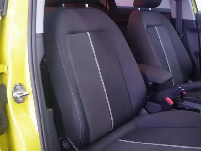 アウディ Ａ１ SB 25TFSI アドバンスド 兵庫県 2021(令3)年 5.7万km 黄Ⅱ コントラストルーフ/アシスタンスパッケージ/コンビニエンスパッケージ/ナビゲーションパッケージ/アウディサイドアシスト（BSM）/センターアームレスト/純正ナビ/バックカメラ/シートヒーター/Pセンサー/置くだけ充電/衝突軽減ブレーキ/レーンキープアシスト/Apple Car Play/アダプティブクルーズコントロール/純正前後ドライブレコーダー/ETC2.0 /オートマチックハイビーム/LEDヘッドライト/横滑り防止装置/盗難防止装置/スペアキー/夏タイヤ4本有/純正16インチAW/Bluetooth/純正フロアマット