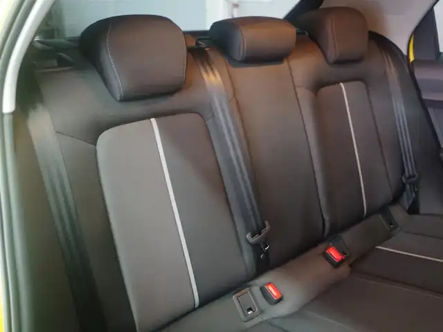 アウディ Ａ１ SB 25TFSI アドバンスド 兵庫県 2021(令3)年 5.7万km 黄Ⅱ コントラストルーフ/アシスタンスパッケージ/コンビニエンスパッケージ/ナビゲーションパッケージ/アウディサイドアシスト（BSM）/センターアームレスト/純正ナビ/バックカメラ/シートヒーター/Pセンサー/置くだけ充電/衝突軽減ブレーキ/レーンキープアシスト/Apple Car Play/アダプティブクルーズコントロール/純正前後ドライブレコーダー/ETC2.0 /オートマチックハイビーム/LEDヘッドライト/横滑り防止装置/盗難防止装置/スペアキー/夏タイヤ4本有/純正16インチAW/Bluetooth/純正フロアマット