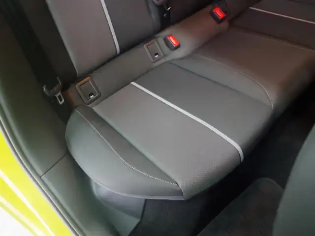 アウディ Ａ１ SB 25TFSI アドバンスド 兵庫県 2021(令3)年 5.7万km 黄Ⅱ コントラストルーフ/アシスタンスパッケージ/コンビニエンスパッケージ/ナビゲーションパッケージ/アウディサイドアシスト（BSM）/センターアームレスト/純正ナビ/バックカメラ/シートヒーター/Pセンサー/置くだけ充電/衝突軽減ブレーキ/レーンキープアシスト/Apple Car Play/アダプティブクルーズコントロール/純正前後ドライブレコーダー/ETC2.0 /オートマチックハイビーム/LEDヘッドライト/横滑り防止装置/盗難防止装置/スペアキー/夏タイヤ4本有/純正16インチAW/Bluetooth/純正フロアマット