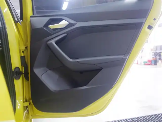 アウディ Ａ１ SB 25TFSI アドバンスド 兵庫県 2021(令3)年 5.7万km 黄Ⅱ コントラストルーフ/アシスタンスパッケージ/コンビニエンスパッケージ/ナビゲーションパッケージ/アウディサイドアシスト（BSM）/センターアームレスト/純正ナビ/バックカメラ/シートヒーター/Pセンサー/置くだけ充電/衝突軽減ブレーキ/レーンキープアシスト/Apple Car Play/アダプティブクルーズコントロール/純正前後ドライブレコーダー/ETC2.0 /オートマチックハイビーム/LEDヘッドライト/横滑り防止装置/盗難防止装置/スペアキー/夏タイヤ4本有/純正16インチAW/Bluetooth/純正フロアマット