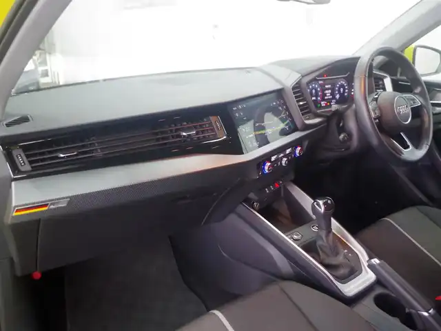 アウディ Ａ１ SB 25TFSI アドバンスド 兵庫県 2021(令3)年 5.7万km 黄Ⅱ コントラストルーフ/アシスタンスパッケージ/コンビニエンスパッケージ/ナビゲーションパッケージ/アウディサイドアシスト（BSM）/センターアームレスト/純正ナビ/バックカメラ/シートヒーター/Pセンサー/置くだけ充電/衝突軽減ブレーキ/レーンキープアシスト/Apple Car Play/アダプティブクルーズコントロール/純正前後ドライブレコーダー/ETC2.0 /オートマチックハイビーム/LEDヘッドライト/横滑り防止装置/盗難防止装置/スペアキー/夏タイヤ4本有/純正16インチAW/Bluetooth/純正フロアマット