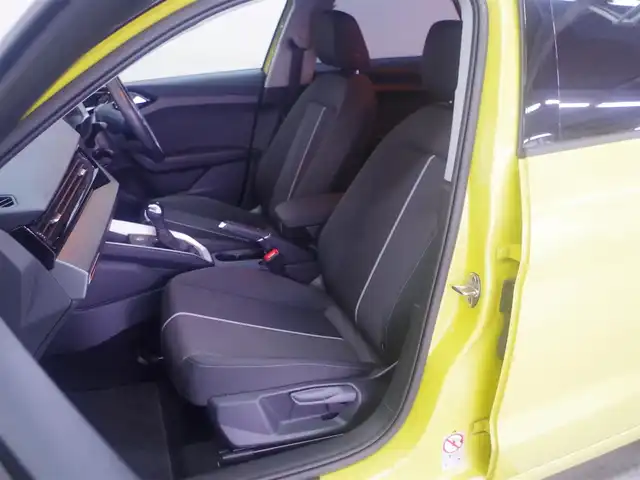 アウディ Ａ１ SB 25TFSI アドバンスド 兵庫県 2021(令3)年 5.7万km 黄Ⅱ コントラストルーフ/アシスタンスパッケージ/コンビニエンスパッケージ/ナビゲーションパッケージ/アウディサイドアシスト（BSM）/センターアームレスト/純正ナビ/バックカメラ/シートヒーター/Pセンサー/置くだけ充電/衝突軽減ブレーキ/レーンキープアシスト/Apple Car Play/アダプティブクルーズコントロール/純正前後ドライブレコーダー/ETC2.0 /オートマチックハイビーム/LEDヘッドライト/横滑り防止装置/盗難防止装置/スペアキー/夏タイヤ4本有/純正16インチAW/Bluetooth/純正フロアマット