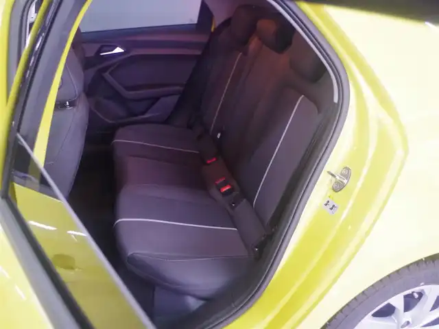 アウディ Ａ１ SB 25TFSI アドバンスド 兵庫県 2021(令3)年 5.7万km 黄Ⅱ コントラストルーフ/アシスタンスパッケージ/コンビニエンスパッケージ/ナビゲーションパッケージ/アウディサイドアシスト（BSM）/センターアームレスト/純正ナビ/バックカメラ/シートヒーター/Pセンサー/置くだけ充電/衝突軽減ブレーキ/レーンキープアシスト/Apple Car Play/アダプティブクルーズコントロール/純正前後ドライブレコーダー/ETC2.0 /オートマチックハイビーム/LEDヘッドライト/横滑り防止装置/盗難防止装置/スペアキー/夏タイヤ4本有/純正16インチAW/Bluetooth/純正フロアマット