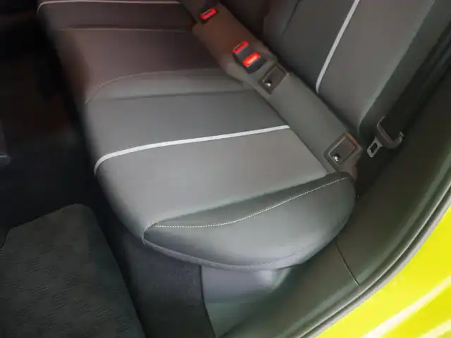 アウディ Ａ１ SB 25TFSI アドバンスド 兵庫県 2021(令3)年 5.7万km 黄Ⅱ コントラストルーフ/アシスタンスパッケージ/コンビニエンスパッケージ/ナビゲーションパッケージ/アウディサイドアシスト（BSM）/センターアームレスト/純正ナビ/バックカメラ/シートヒーター/Pセンサー/置くだけ充電/衝突軽減ブレーキ/レーンキープアシスト/Apple Car Play/アダプティブクルーズコントロール/純正前後ドライブレコーダー/ETC2.0 /オートマチックハイビーム/LEDヘッドライト/横滑り防止装置/盗難防止装置/スペアキー/夏タイヤ4本有/純正16インチAW/Bluetooth/純正フロアマット