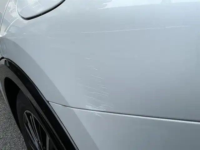 トヨタ プリウス Z 大阪府 2023(令5)年 1.3万km プラチナホワイトパールマイカ ワンオーナー/OP:純正12.3インチディスプレイオーディオPlus/　（コネクティッドナビ対応）/　・フルセグTV（走行中視聴可能）/　・AppleCarPlay/　・AndroidAuto/　・FM/AM/Bluetooth/USB/OP：純正デジタルインナーミラー/OP:純正ナビ連動型前後ドライブレコーダー/パノラミックビューモニター/ETC2.0/レザーシート/運転席パワーシート（メモリー機能付き）/前席シートヒーター・エアシート/ステアリングヒーター/ステアリングスイッチ/社外17インチアルミホイール/ToyotaSafetySense/　・プリクラッシュセーフティ/　・緊急時操舵支援＋FCTA＋LCA/　・LTA＋LDA/　・レーダークルーズコントロール（全車速追従機能付き）/　・オートマチックハイビーム/　・ロードサインアシスト/　・ドライバー異常時対応システム/　・プロアクティブドライビングアシスト/　・発進遅れ告知機能/　・BSM＋SEA＋後方車両接近告知＋周辺車両接近時サポート＋後方車両への接近警報＋セカンダリーコリジョンブレーキ