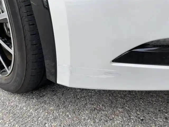 トヨタ プリウス Z 大阪府 2023(令5)年 1.3万km プラチナホワイトパールマイカ ワンオーナー/OP:純正12.3インチディスプレイオーディオPlus/　（コネクティッドナビ対応）/　・フルセグTV（走行中視聴可能）/　・AppleCarPlay/　・AndroidAuto/　・FM/AM/Bluetooth/USB/OP：純正デジタルインナーミラー/OP:純正ナビ連動型前後ドライブレコーダー/パノラミックビューモニター/ETC2.0/レザーシート/運転席パワーシート（メモリー機能付き）/前席シートヒーター・エアシート/ステアリングヒーター/ステアリングスイッチ/社外17インチアルミホイール/ToyotaSafetySense/　・プリクラッシュセーフティ/　・緊急時操舵支援＋FCTA＋LCA/　・LTA＋LDA/　・レーダークルーズコントロール（全車速追従機能付き）/　・オートマチックハイビーム/　・ロードサインアシスト/　・ドライバー異常時対応システム/　・プロアクティブドライビングアシスト/　・発進遅れ告知機能/　・BSM＋SEA＋後方車両接近告知＋周辺車両接近時サポート＋後方車両への接近警報＋セカンダリーコリジョンブレーキ