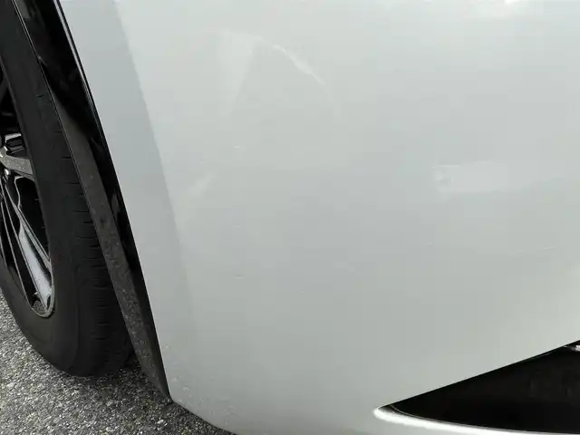 トヨタ プリウス Z 大阪府 2023(令5)年 1.3万km プラチナホワイトパールマイカ ワンオーナー/OP:純正12.3インチディスプレイオーディオPlus/　（コネクティッドナビ対応）/　・フルセグTV（走行中視聴可能）/　・AppleCarPlay/　・AndroidAuto/　・FM/AM/Bluetooth/USB/OP：純正デジタルインナーミラー/OP:純正ナビ連動型前後ドライブレコーダー/パノラミックビューモニター/ETC2.0/レザーシート/運転席パワーシート（メモリー機能付き）/前席シートヒーター・エアシート/ステアリングヒーター/ステアリングスイッチ/社外17インチアルミホイール/ToyotaSafetySense/　・プリクラッシュセーフティ/　・緊急時操舵支援＋FCTA＋LCA/　・LTA＋LDA/　・レーダークルーズコントロール（全車速追従機能付き）/　・オートマチックハイビーム/　・ロードサインアシスト/　・ドライバー異常時対応システム/　・プロアクティブドライビングアシスト/　・発進遅れ告知機能/　・BSM＋SEA＋後方車両接近告知＋周辺車両接近時サポート＋後方車両への接近警報＋セカンダリーコリジョンブレーキ