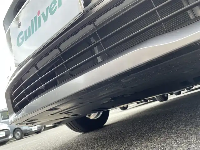 トヨタ プリウス Z 大阪府 2023(令5)年 1.3万km プラチナホワイトパールマイカ ワンオーナー/OP:純正12.3インチディスプレイオーディオPlus/　（コネクティッドナビ対応）/　・フルセグTV（走行中視聴可能）/　・AppleCarPlay/　・AndroidAuto/　・FM/AM/Bluetooth/USB/OP：純正デジタルインナーミラー/OP:純正ナビ連動型前後ドライブレコーダー/パノラミックビューモニター/ETC2.0/レザーシート/運転席パワーシート（メモリー機能付き）/前席シートヒーター・エアシート/ステアリングヒーター/ステアリングスイッチ/社外17インチアルミホイール/ToyotaSafetySense/　・プリクラッシュセーフティ/　・緊急時操舵支援＋FCTA＋LCA/　・LTA＋LDA/　・レーダークルーズコントロール（全車速追従機能付き）/　・オートマチックハイビーム/　・ロードサインアシスト/　・ドライバー異常時対応システム/　・プロアクティブドライビングアシスト/　・発進遅れ告知機能/　・BSM＋SEA＋後方車両接近告知＋周辺車両接近時サポート＋後方車両への接近警報＋セカンダリーコリジョンブレーキ