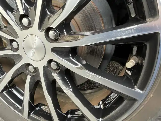 トヨタ プリウス Z 大阪府 2023(令5)年 1.3万km プラチナホワイトパールマイカ ワンオーナー/OP:純正12.3インチディスプレイオーディオPlus/　（コネクティッドナビ対応）/　・フルセグTV（走行中視聴可能）/　・AppleCarPlay/　・AndroidAuto/　・FM/AM/Bluetooth/USB/OP：純正デジタルインナーミラー/OP:純正ナビ連動型前後ドライブレコーダー/パノラミックビューモニター/ETC2.0/レザーシート/運転席パワーシート（メモリー機能付き）/前席シートヒーター・エアシート/ステアリングヒーター/ステアリングスイッチ/社外17インチアルミホイール/ToyotaSafetySense/　・プリクラッシュセーフティ/　・緊急時操舵支援＋FCTA＋LCA/　・LTA＋LDA/　・レーダークルーズコントロール（全車速追従機能付き）/　・オートマチックハイビーム/　・ロードサインアシスト/　・ドライバー異常時対応システム/　・プロアクティブドライビングアシスト/　・発進遅れ告知機能/　・BSM＋SEA＋後方車両接近告知＋周辺車両接近時サポート＋後方車両への接近警報＋セカンダリーコリジョンブレーキ