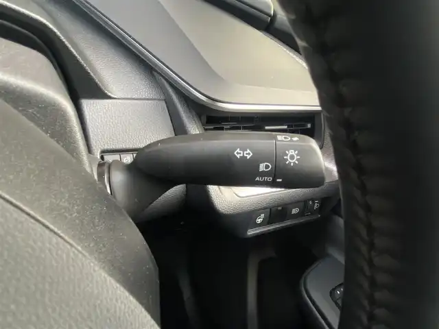 トヨタ プリウス Z 大阪府 2023(令5)年 1.3万km プラチナホワイトパールマイカ ワンオーナー/OP:純正12.3インチディスプレイオーディオPlus/　（コネクティッドナビ対応）/　・フルセグTV（走行中視聴可能）/　・AppleCarPlay/　・AndroidAuto/　・FM/AM/Bluetooth/USB/OP：純正デジタルインナーミラー/OP:純正ナビ連動型前後ドライブレコーダー/パノラミックビューモニター/ETC2.0/レザーシート/運転席パワーシート（メモリー機能付き）/前席シートヒーター・エアシート/ステアリングヒーター/ステアリングスイッチ/社外17インチアルミホイール/ToyotaSafetySense/　・プリクラッシュセーフティ/　・緊急時操舵支援＋FCTA＋LCA/　・LTA＋LDA/　・レーダークルーズコントロール（全車速追従機能付き）/　・オートマチックハイビーム/　・ロードサインアシスト/　・ドライバー異常時対応システム/　・プロアクティブドライビングアシスト/　・発進遅れ告知機能/　・BSM＋SEA＋後方車両接近告知＋周辺車両接近時サポート＋後方車両への接近警報＋セカンダリーコリジョンブレーキ