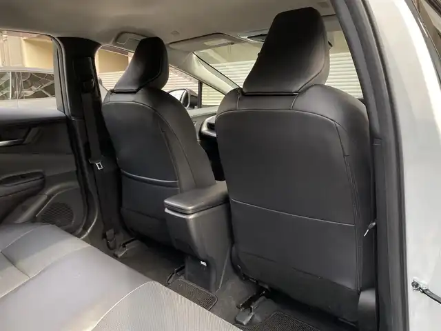 トヨタ プリウス Z 大阪府 2023(令5)年 1.3万km プラチナホワイトパールマイカ ワンオーナー/OP:純正12.3インチディスプレイオーディオPlus/　（コネクティッドナビ対応）/　・フルセグTV（走行中視聴可能）/　・AppleCarPlay/　・AndroidAuto/　・FM/AM/Bluetooth/USB/OP：純正デジタルインナーミラー/OP:純正ナビ連動型前後ドライブレコーダー/パノラミックビューモニター/ETC2.0/レザーシート/運転席パワーシート（メモリー機能付き）/前席シートヒーター・エアシート/ステアリングヒーター/ステアリングスイッチ/社外17インチアルミホイール/ToyotaSafetySense/　・プリクラッシュセーフティ/　・緊急時操舵支援＋FCTA＋LCA/　・LTA＋LDA/　・レーダークルーズコントロール（全車速追従機能付き）/　・オートマチックハイビーム/　・ロードサインアシスト/　・ドライバー異常時対応システム/　・プロアクティブドライビングアシスト/　・発進遅れ告知機能/　・BSM＋SEA＋後方車両接近告知＋周辺車両接近時サポート＋後方車両への接近警報＋セカンダリーコリジョンブレーキ