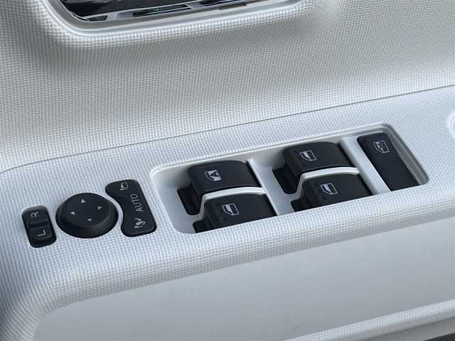 ダイハツ ムーヴ キャンバス ストライプス G ターボ 香川県 2023(令5)年 0.1万km シャイニングホワイトパール/サンドベージュメタリック 登録時走行距離1036km/純正10型ナビ【NMZN-Z73DS】/（HDMI/フルセグTV/Bluetooth/DVD/MSV/USB）/バックカメラ/純正ドライブレコーダー（ナビ連動）/レーダー探知機/両側電動スライドドア（ウェルカムオープン機能）/衝突軽減ブレーキ/レーンキープアシスト/コーナーセンサー/アダプティブクルーズコントロール/電動パーキングブレーキ/オートブレーキホールド/ステアリングスイッチ/白革調シートカバー/前席シートヒーター/ホッとカップホルダー（保温機能）/オートライト/LEDヘッドライト/LEDフォグライト/ETC/純正フロアマット/純正ドアバイザー/オート開閉機能付電動格納ミラー/ISOFIX/スマートキー/プッシュスタート