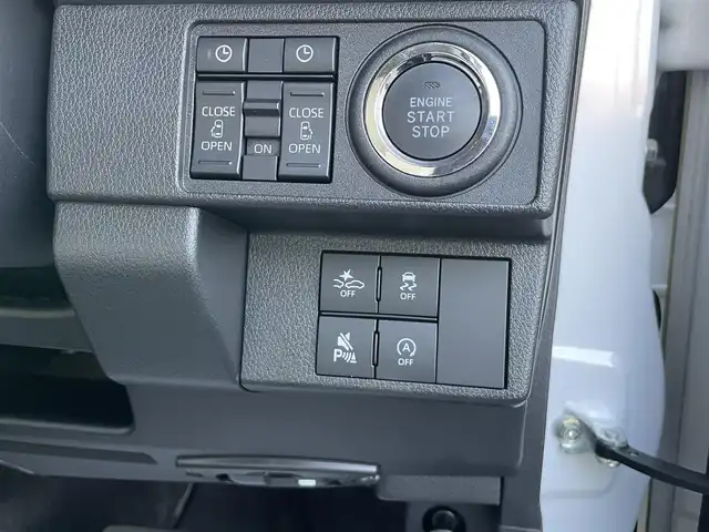 ダイハツ ムーヴ キャンバス ストライプス G ターボ 香川県 2023(令5)年 0.1万km シャイニングホワイトパール/サンドベージュメタリック 登録時走行距離1036km/純正10型ナビ【NMZN-Z73DS】/（HDMI/フルセグTV/Bluetooth/DVD/MSV/USB）/バックカメラ/純正ドライブレコーダー（ナビ連動）/レーダー探知機/両側電動スライドドア（ウェルカムオープン機能）/衝突軽減ブレーキ/レーンキープアシスト/コーナーセンサー/アダプティブクルーズコントロール/電動パーキングブレーキ/オートブレーキホールド/ステアリングスイッチ/白革調シートカバー/前席シートヒーター/ホッとカップホルダー（保温機能）/オートライト/LEDヘッドライト/LEDフォグライト/ETC/純正フロアマット/純正ドアバイザー/オート開閉機能付電動格納ミラー/ISOFIX/スマートキー/プッシュスタート