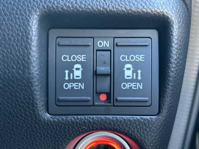 ホンダ Ｎ ＢＯＸ カスタム G EX ターボ ホンダセンシング 広島県 2019(平31)年 6.4万km クリスタルブラックパール 禁煙/ターボ/ホンダセンシング/・衝突軽減ブレーキ〈CMBS〉/・誤発進抑制機能/・後方誤発進抑制機能/・歩行者事故低減ステアリング/・路外逸脱抑制機能/・ACC〈アダプティブ・クルーズ・コントロール〉/・LKAS〈車線維持支援システム〉/・オートハイビーム/・先行車発進お知らせ機能/・標識認識機能/社外ナビ（MDV-M705）/・フルセグ/CD/DVD/Bluetooth/MSV/SD/バックカメラ/両側パワースライドドア/革巻きステアリング/パドルシフト/オートライト/ステアリングスイッチ/オートリトラミラー/ハーフレザーシート/アレルクリーンプラスシート/LEDヘッドライト/フォグランプ/前方ドライブレコーダー（DRV-N530）/スマートキー/プッシュスタート/スペアキー/ドアバイザー/純正15インチアルミホイール/W+サイド+カーテンエアバック