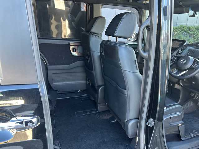 ホンダ Ｎ ＢＯＸ カスタム G EX ターボ ホンダセンシング 広島県 2019(平31)年 6.4万km クリスタルブラックパール 禁煙/ターボ/ホンダセンシング/・衝突軽減ブレーキ〈CMBS〉/・誤発進抑制機能/・後方誤発進抑制機能/・歩行者事故低減ステアリング/・路外逸脱抑制機能/・ACC〈アダプティブ・クルーズ・コントロール〉/・LKAS〈車線維持支援システム〉/・オートハイビーム/・先行車発進お知らせ機能/・標識認識機能/社外ナビ（MDV-M705）/・フルセグ/CD/DVD/Bluetooth/MSV/SD/バックカメラ/両側パワースライドドア/革巻きステアリング/パドルシフト/オートライト/ステアリングスイッチ/オートリトラミラー/ハーフレザーシート/アレルクリーンプラスシート/LEDヘッドライト/フォグランプ/前方ドライブレコーダー（DRV-N530）/スマートキー/プッシュスタート/スペアキー/ドアバイザー/純正15インチアルミホイール/W+サイド+カーテンエアバック