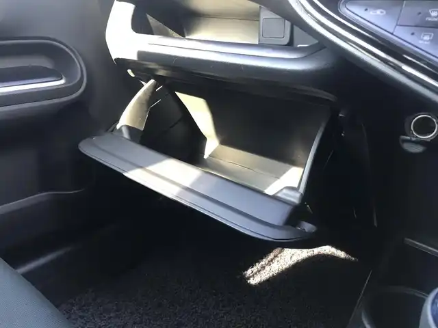 トヨタ アクア S 栃木県 2019(令1)年 14.3万km シルバーM 株)IDOMが運営する【じしゃロン小山店】の自社ローン専用車両になります。こちらは現金またはオートローンご利用時の価格です。自社ローンご希望の方は別途その旨お申付け下さい//禁煙車/ワンオーナー/純正フルセグナビ/（CD/AM/FMラジオ）/（Bluetooth)/ＥＴＣ/ステアリングスイッチ/マルチインフォメーションディスプレイ/ドライブレコーダー/電動格納ドアミラー/パワーウインドウ