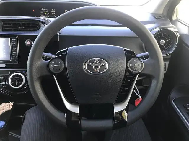 トヨタ アクア S 栃木県 2019(令1)年 14.3万km シルバーM 株)IDOMが運営する【じしゃロン小山店】の自社ローン専用車両になります。こちらは現金またはオートローンご利用時の価格です。自社ローンご希望の方は別途その旨お申付け下さい//禁煙車/ワンオーナー/純正フルセグナビ/（CD/AM/FMラジオ）/（Bluetooth)/ＥＴＣ/ステアリングスイッチ/マルチインフォメーションディスプレイ/ドライブレコーダー/電動格納ドアミラー/パワーウインドウ