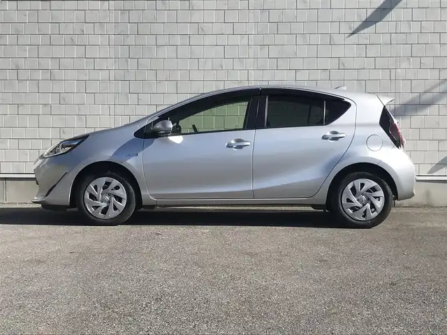 トヨタ アクア S 栃木県 2019(令1)年 14.3万km シルバーM 株)IDOMが運営する【じしゃロン小山店】の自社ローン専用車両になります。こちらは現金またはオートローンご利用時の価格です。自社ローンご希望の方は別途その旨お申付け下さい//禁煙車/ワンオーナー/純正フルセグナビ/（CD/AM/FMラジオ）/（Bluetooth)/ＥＴＣ/ステアリングスイッチ/マルチインフォメーションディスプレイ/ドライブレコーダー/電動格納ドアミラー/パワーウインドウ