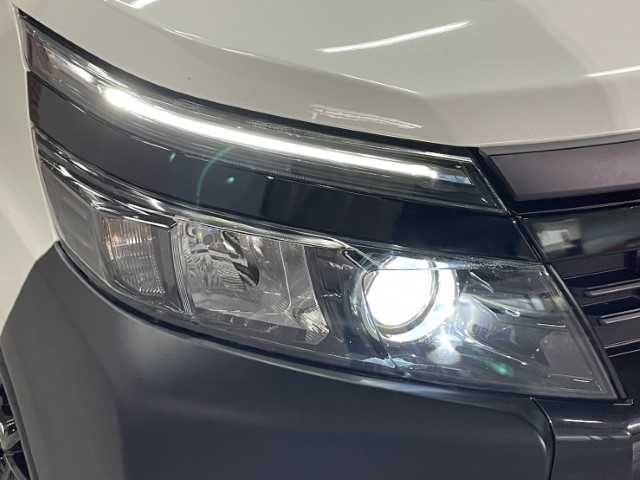 トヨタ ヴォクシー ZS 煌Ⅱ 福島県 2016(平28)年 4.4万km ホワイトパールクリスタルシャイン AIS検査済み/【2502040657】/アルパインSDナビ/フルセグ/バックカメラ/ステアリングリモコン/クルーズコントロール/両側パワスラ/フリップダウンモニター/ローダウンキット（社外）/前後ドラレコ/リアサンシェード/HKSマフラー（社外）/ツィーター/純正フロアマット/スマートキー/プッシュスタート/アイドリングストップ/プリクラッシュ/AHB/LEDヘッドライト/MIDホイール SQ27（社外）/TOYOオープンカントリーA/T　EX（社外）/TOYOTAエンブレム/ボンネットフードモール（社外）/社外パーツ取付有