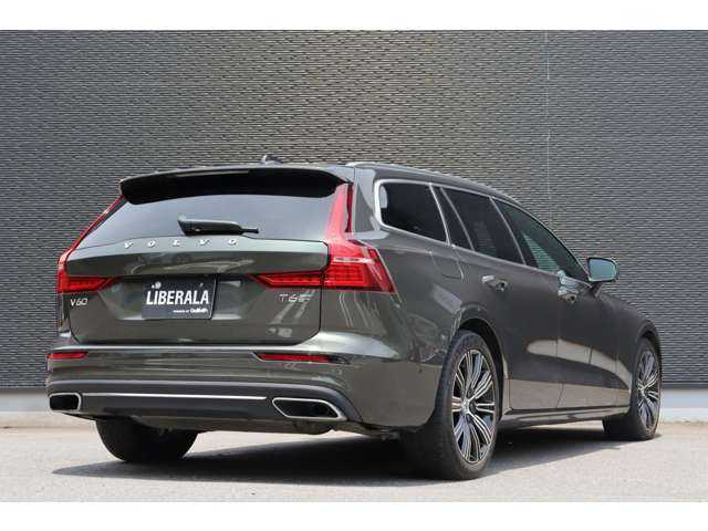 ボルボ Ｖ６０ T6 ツインEG AWD インスクリプション 大分県 2020(令2)年 2.8万km グレーＭ PHEV/保証書/取扱説明書/harman kardonスピーカー/ヘッドアップディスプレイ/City Safety/レーダークルーズコントロール/ステアリングアシスト付BLIS/レーンキープアシスト/純正ナビ/AppleCarPlay/AndroidAuto/フルセグTV/USB/BT/FM/Spotify/前席パワーシート/前席シートヒーター/エアシート/アラウンドビューカメラ/LEDヘッドライト/アクティブベンディングライト/フルアクティブハイビーム/前後ドライブレコーダー/ＥＴＣ/スマートキー/スペアキーx1