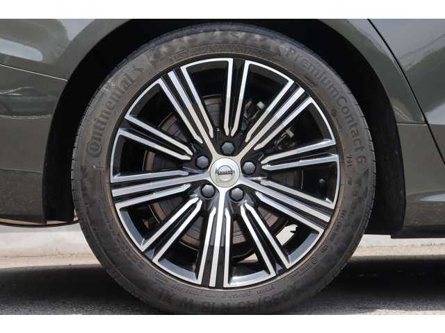 ボルボ Ｖ６０ T6 ツインEG AWD インスクリプション 大分県 2020(令2)年 2.8万km グレーＭ PHEV/保証書/取扱説明書/harman kardonスピーカー/ヘッドアップディスプレイ/City Safety/レーダークルーズコントロール/ステアリングアシスト付BLIS/レーンキープアシスト/純正ナビ/AppleCarPlay/AndroidAuto/フルセグTV/USB/BT/FM/Spotify/前席パワーシート/前席シートヒーター/エアシート/アラウンドビューカメラ/LEDヘッドライト/アクティブベンディングライト/フルアクティブハイビーム/前後ドライブレコーダー/ＥＴＣ/スマートキー/スペアキーx1