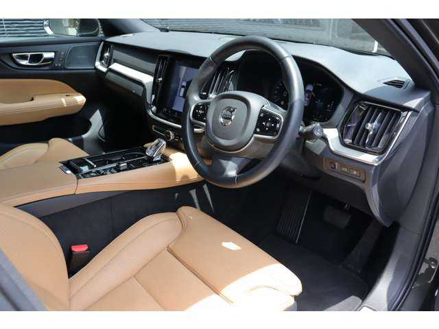 ボルボ Ｖ６０ T6 ツインEG AWD インスクリプション 大分県 2020(令2)年 2.8万km グレーＭ PHEV/保証書/取扱説明書/harman kardonスピーカー/ヘッドアップディスプレイ/City Safety/レーダークルーズコントロール/ステアリングアシスト付BLIS/レーンキープアシスト/純正ナビ/AppleCarPlay/AndroidAuto/フルセグTV/USB/BT/FM/Spotify/前席パワーシート/前席シートヒーター/エアシート/アラウンドビューカメラ/LEDヘッドライト/アクティブベンディングライト/フルアクティブハイビーム/前後ドライブレコーダー/ＥＴＣ/スマートキー/スペアキーx1