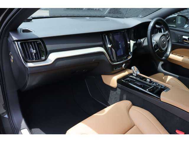 ボルボ Ｖ６０ T6 ツインEG AWD インスクリプション 大分県 2020(令2)年 2.8万km グレーＭ PHEV/保証書/取扱説明書/harman kardonスピーカー/ヘッドアップディスプレイ/City Safety/レーダークルーズコントロール/ステアリングアシスト付BLIS/レーンキープアシスト/純正ナビ/AppleCarPlay/AndroidAuto/フルセグTV/USB/BT/FM/Spotify/前席パワーシート/前席シートヒーター/エアシート/アラウンドビューカメラ/LEDヘッドライト/アクティブベンディングライト/フルアクティブハイビーム/前後ドライブレコーダー/ＥＴＣ/スマートキー/スペアキーx1