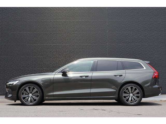 ボルボ Ｖ６０ T6 ツインEG AWD インスクリプション 大分県 2020(令2)年 2.8万km グレーＭ PHEV/保証書/取扱説明書/harman kardonスピーカー/ヘッドアップディスプレイ/City Safety/レーダークルーズコントロール/ステアリングアシスト付BLIS/レーンキープアシスト/純正ナビ/AppleCarPlay/AndroidAuto/フルセグTV/USB/BT/FM/Spotify/前席パワーシート/前席シートヒーター/エアシート/アラウンドビューカメラ/LEDヘッドライト/アクティブベンディングライト/フルアクティブハイビーム/前後ドライブレコーダー/ＥＴＣ/スマートキー/スペアキーx1