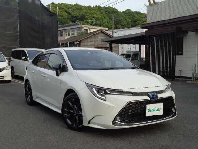 トヨタ カローラツーリング ハイブリッド ダブルバイビー 鹿児島県 2020(令2)年 6.3万km ホワイトパールクリスタルシャイン ワンオーナー/純正9インチディスプレイオーディオ/フルセグTV、ナビ、ブルートゥース/DVD、CD、バックカメラ/ヘッドアップディスプレイ/コムテック前後ドラレコ(ZDR-016)/ブラインドスポットモニター/レーダークルーズコントロール/前席左右シートヒーター/ステアリングヒーター/デジタルインナーミラー/オートハイビーム/ウッド調パネル/ビルトインETC/スマートキー2個あり/取説、ナビ取説、マルチメディア取説あり/保証書あり