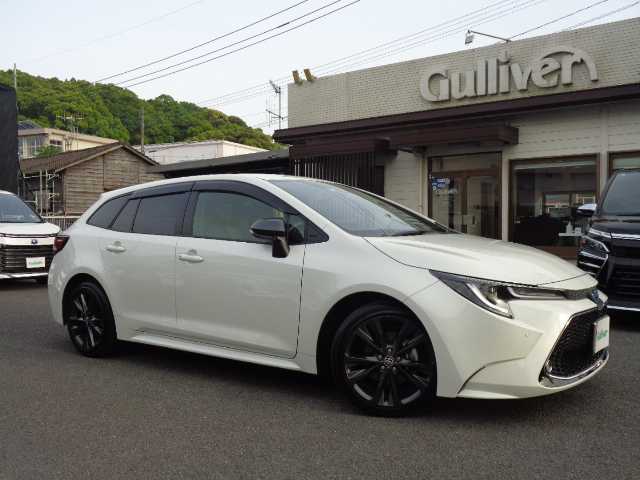 トヨタ カローラツーリング ハイブリッド ダブルバイビー 鹿児島県 2020(令2)年 6.3万km ホワイトパールクリスタルシャイン ワンオーナー/純正9インチディスプレイオーディオ/フルセグTV、ナビ、ブルートゥース/DVD、CD、バックカメラ/ヘッドアップディスプレイ/コムテック前後ドラレコ(ZDR-016)/ブラインドスポットモニター/レーダークルーズコントロール/前席左右シートヒーター/ステアリングヒーター/デジタルインナーミラー/オートハイビーム/ウッド調パネル/ビルトインETC/スマートキー2個あり/取説、ナビ取説、マルチメディア取説あり/保証書あり