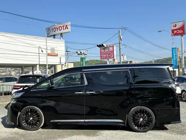 トヨタ ヴェルファイア Z 熊本県 2016(平28)年 9.3万km ブラック ALPINE専用ナビ/【フルセグTV/SD/CD/DVD/Bluetooth】/バックカメラ/ALPINEフリップダウンモニター/両側パワースライドドア/コーナーセンサー/社外20インチアルミホイール/ダウンサス/オートLEDヘッドライト/革調シートカバー/WAC/ビルトインETC/横滑り防止装置/盗難防止装置/純正フロアマット/ダブル＋サイドエアバック/プッシュスタート/スマートキー/スペアキー/三列シート/ウォークスルー/取扱説明書