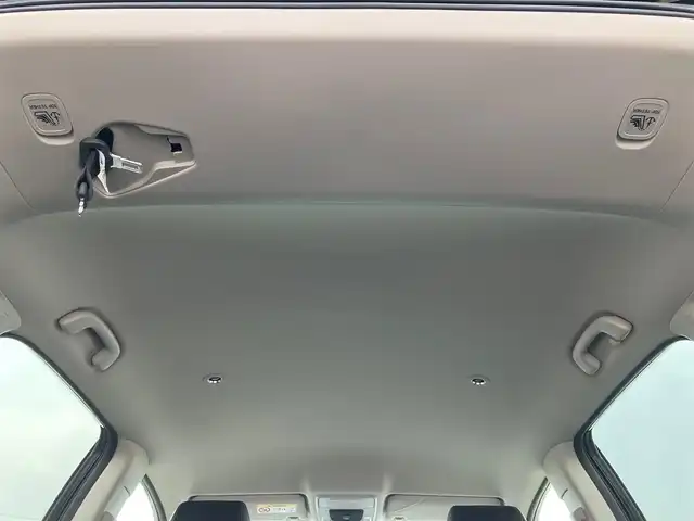 ホンダ ＺＲ－Ｖ ハイブリッド e:HEV X 静岡県 2023(令5)年 2.7万km クリスタルブラックパール エンジンスタートボタン/スマートキー/ワンオーナー/パワーステアリング/パワーウィンドウ/MTモード付AT/アイドリングストップ/オートエアコン/クルーズコントロール/全方位カメラ/ETC2.0/USB入力端子/純正ナビ（BT.フルセグ）/ドライブレコーダー前後/電動リアゲート/純正フロアマット/純正アルミホイール/ABS/横滑り防止装置/コーナーセンサー前後/レーンキープアシスト/オートライト/オートマチックハイビーム/ダウンヒルアシストコントロール/LEDヘッドライト/Wプラスサイドエアバック/カーテンエアバック/Honda SENSING/ブラインドスポットインフォメーション/後退出庫サポート/マルチビューカメラシステム/Honda CONNECTディスプレー＋ETC2.0車載器＋ワイヤレス充電器/パワーテールゲート(予約クローズ機能付)