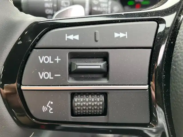 ホンダ ＺＲ－Ｖ ハイブリッド e:HEV X 静岡県 2023(令5)年 2.7万km クリスタルブラックパール エンジンスタートボタン/スマートキー/ワンオーナー/パワーステアリング/パワーウィンドウ/MTモード付AT/アイドリングストップ/オートエアコン/クルーズコントロール/全方位カメラ/ETC2.0/USB入力端子/純正ナビ（BT.フルセグ）/ドライブレコーダー前後/電動リアゲート/純正フロアマット/純正アルミホイール/ABS/横滑り防止装置/コーナーセンサー前後/レーンキープアシスト/オートライト/オートマチックハイビーム/ダウンヒルアシストコントロール/LEDヘッドライト/Wプラスサイドエアバック/カーテンエアバック/Honda SENSING/ブラインドスポットインフォメーション/後退出庫サポート/マルチビューカメラシステム/Honda CONNECTディスプレー＋ETC2.0車載器＋ワイヤレス充電器/パワーテールゲート(予約クローズ機能付)